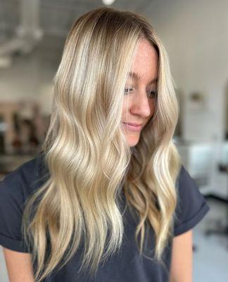 Beautiful blonding with a root smudge. She won't need a touch up for months.