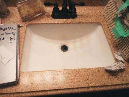 Undercounter bathroom sinks