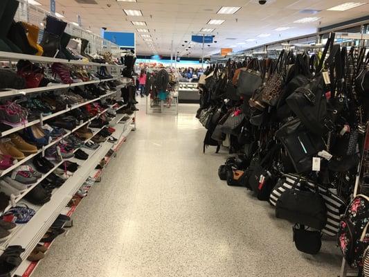 The bag and shoe's aisle isn't that cluttered. Surprising, for this time of the year.