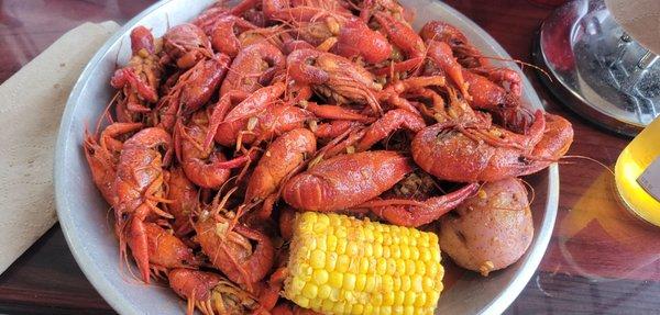 4 lbs of garlic butter crawfish