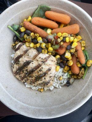 Salmon, carrots, spinach and corn and bean blend! Rice too of course!