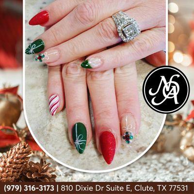 Deck your fingertips in festive splendor with enchanting art nails, adding a touch of holiday magic to your Christmas look!