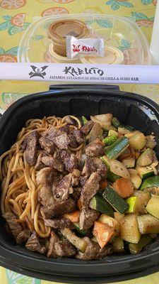 Steak lunch with noodles and veggies