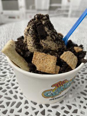 espresso ice cream, cinnamon toast crunch, brown sugar cinnamon pop tart, oreo pieces topping