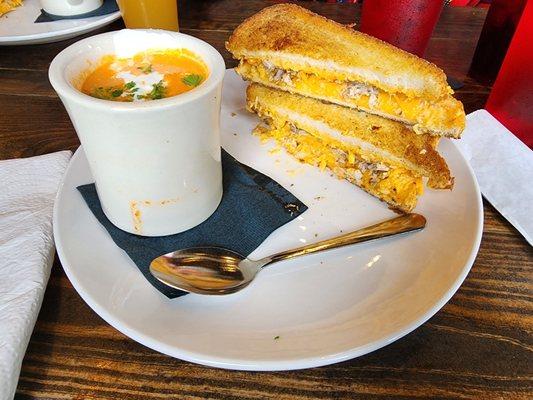 Must Have: Pimento Crab Grilled Cheese