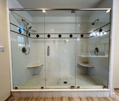 Frameless shower