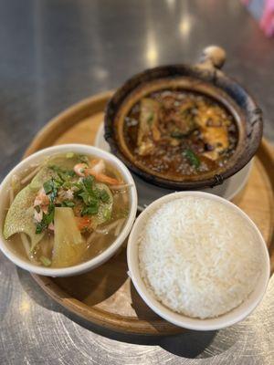 Brazed caramelized catfish in a clay pot with sweet and sour prawn soup.