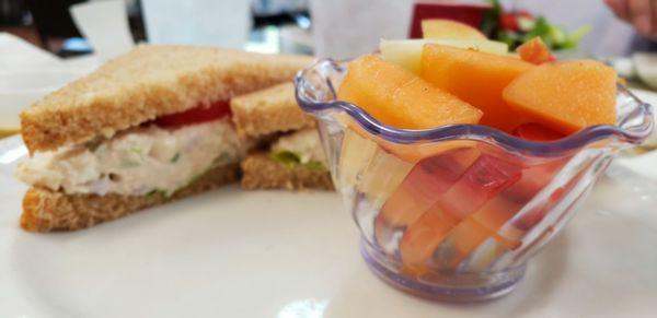 Tuna Salad w/Fresh Fruit Cup