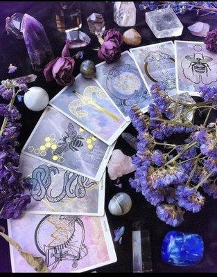 Tarot card crystals