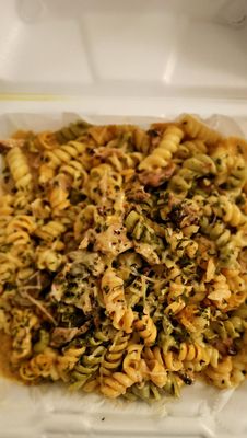 Jerk chicken pasta salad