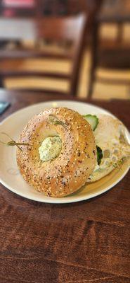 Garlic veggie bagel