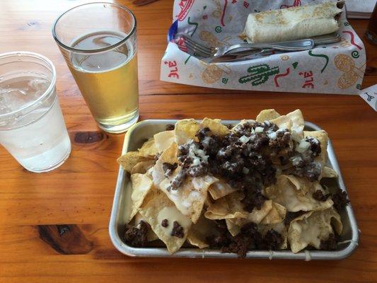 Nachos & Burrito w/there Ojos Locos Mexican Lager