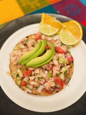 Tostada de ceviche de camarón