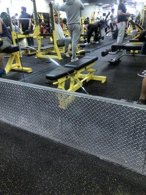 Broken mirror, just like my heart for this gym.