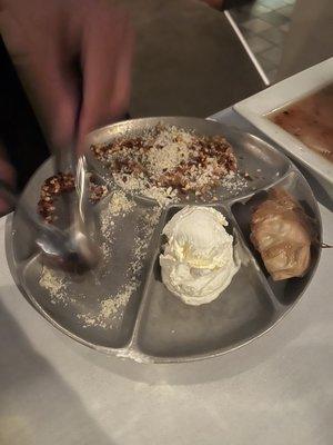 Bread dip, consisting of red pepper, roasted garlic, grated cheese, oil and vinegar