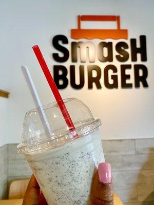 OREO COOKIES & CREAM SHAKE