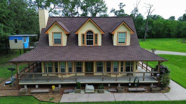 Beautiful GAF Timberline HDZ shingle in the backwood color.