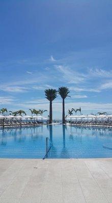 This pool at Le Blanc Spa Resort Cabo is sooooo inviting