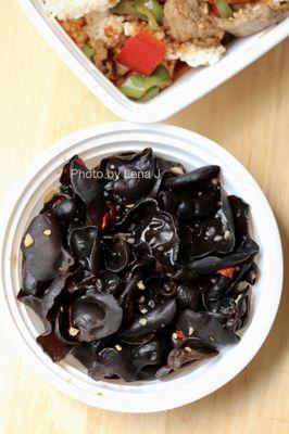 7. Woodear In Vinegar 爽口云耳 ($7.95) - good! Garlicky, vinegary, slightly sweet and spicy