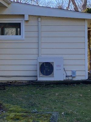 INSTALL OF DUCTLESS MINI SDPLIT SYSTEM