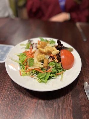 House salad with tomatoes