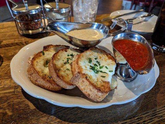 Garlic Cheese bread with marinara and Alfredo sauce