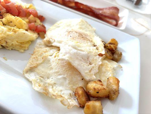 Fried eggs and potatoes