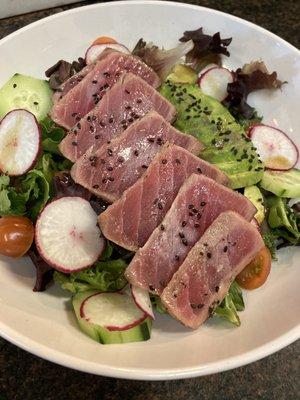 Ahi tuna salad