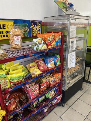 Chips and pan dulce