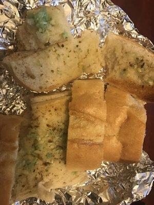 i ordered garlic knot and got bread smacked with Garlic  #cuginosgarlic"knot"