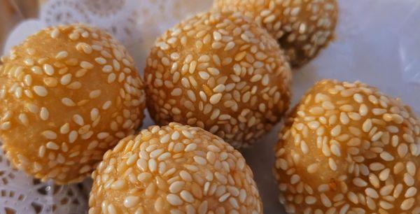 Sesame balls filled with red bean paste