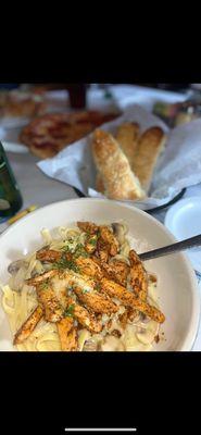 Chicken Alfredo pasta