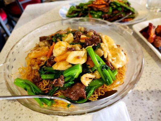 Seafood hong kong style noodles