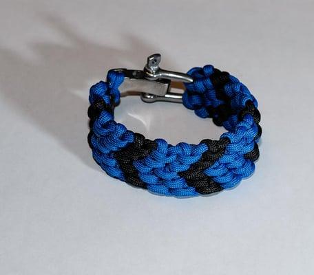 V-Shaped 550 Paracord Bracelet with steel buckle.