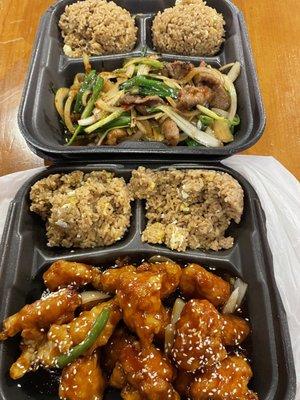 Mongolian beef w. fried rice
sesame chicken with fried rice