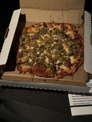 10 inch thin crust with sausage, mushrooms and Greek olives.