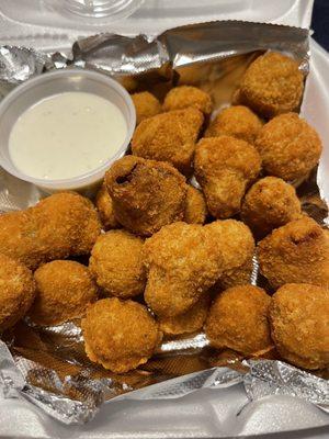 12 Fried Mushrooms (gave a lot more than 12!) with ranch sauce