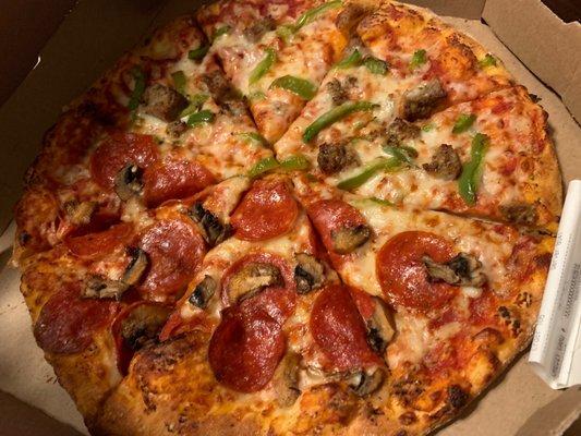 Hand Tossed 1/2 Pepperoni and Mushroom with 1/2 sausage and Green Peppers