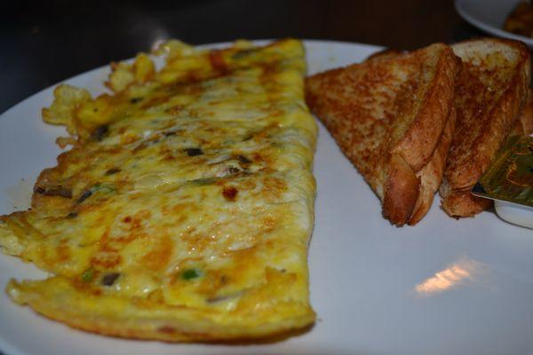 Veggie lover omelette with toast