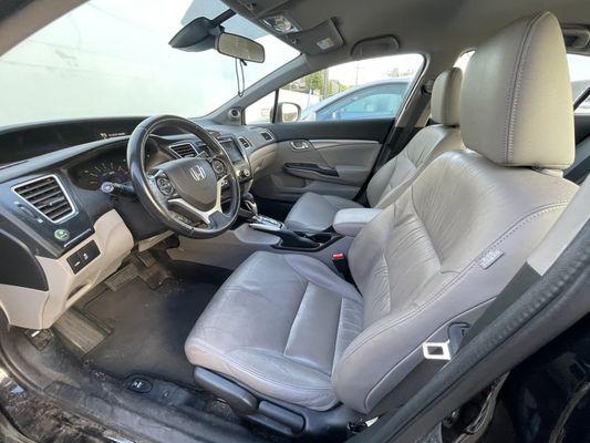 This is the before of my car, and I didn't realise how sloppy it looked until Mr. Vázquez cleaned it.