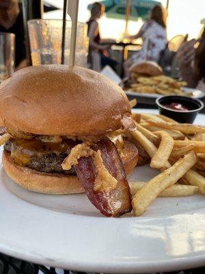 Bacon BBQ Deluxe burger