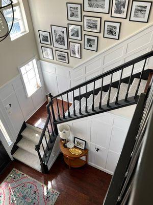 Beautiful carpet and hardwood combo on this stairway!