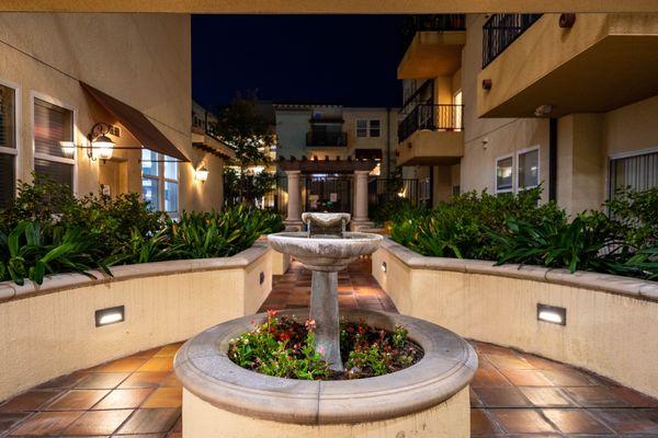 Courtyard at the Villagio Apartments in Northridge