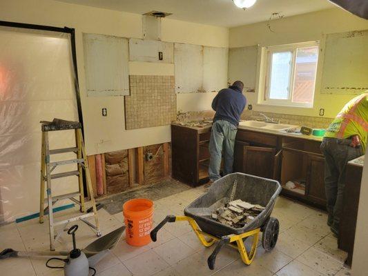 Kitchen counter removal to remove wet walls due to water damage