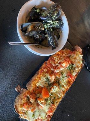 Mussels and bruschetta