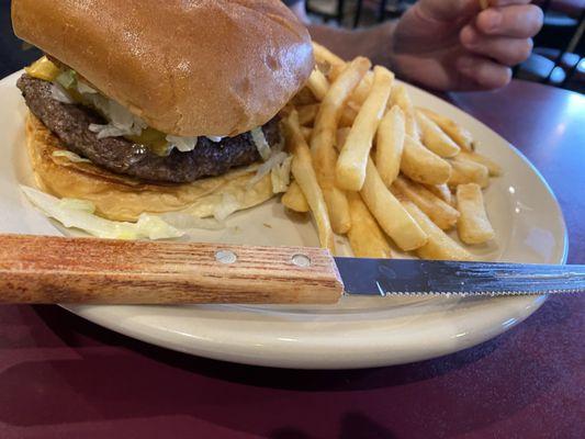 Burger American cheese w fries