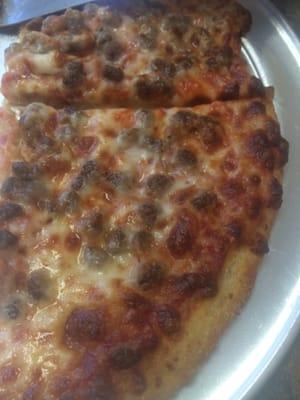 Small ground beef pizza