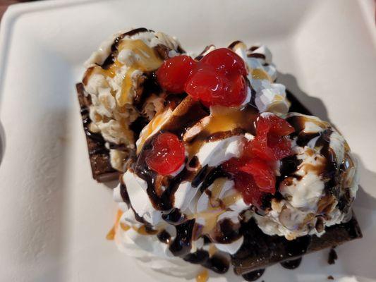 Brownie sundae