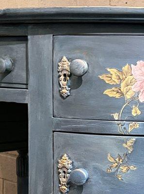 Annie Sloan Chalk Paint®with Iron Orchid Designs mould Lock and Key