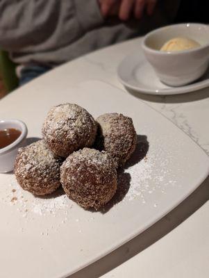 Ricotta donuts with caramel and vanilla ice cream